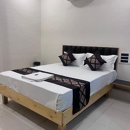 Hotel Hampton Vyara Esterno foto