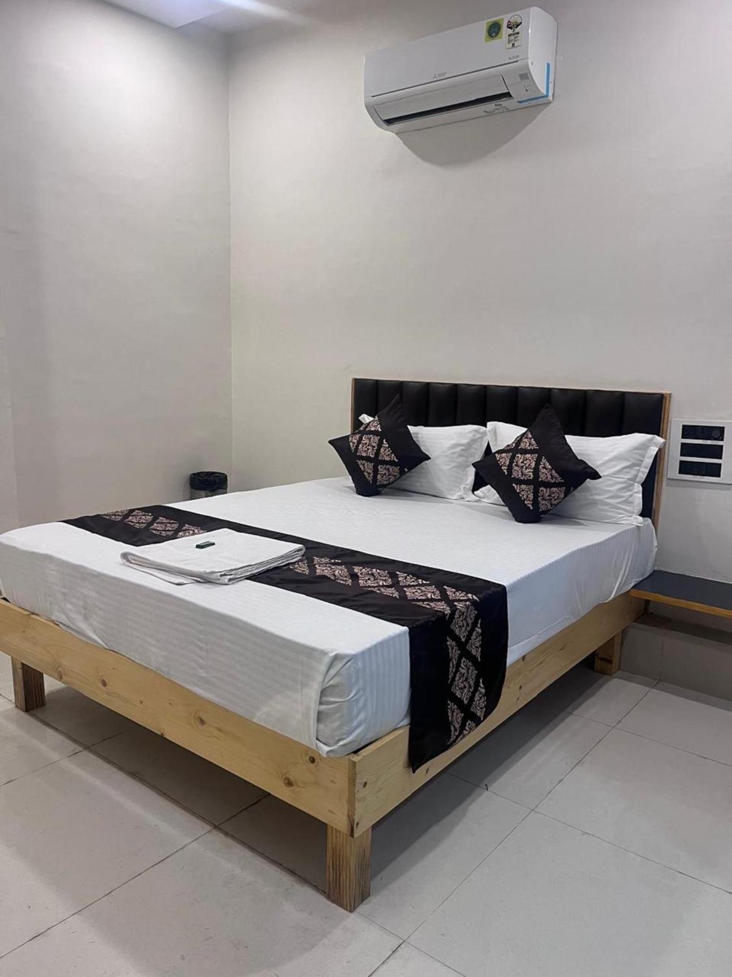 Hotel Hampton Vyara Esterno foto